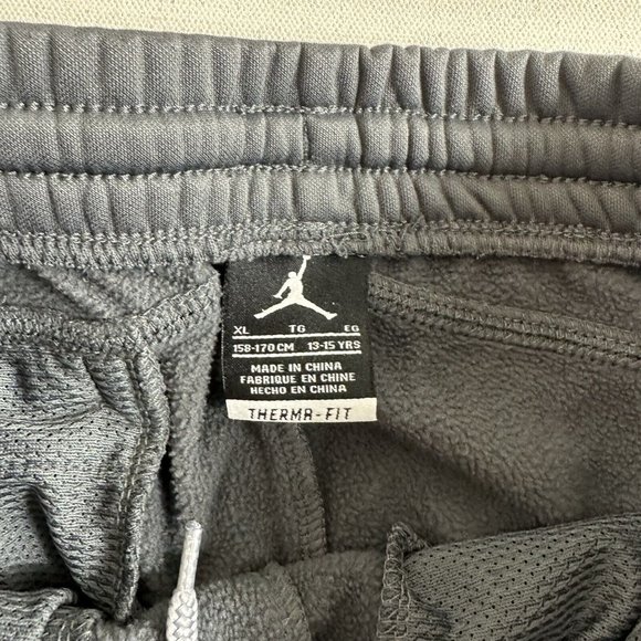 Boys Nike Air Jordan Jumpman Gray Therma-Fit Sweatpants Size XL‎ 13-15 yrs - Picture 9 of 10